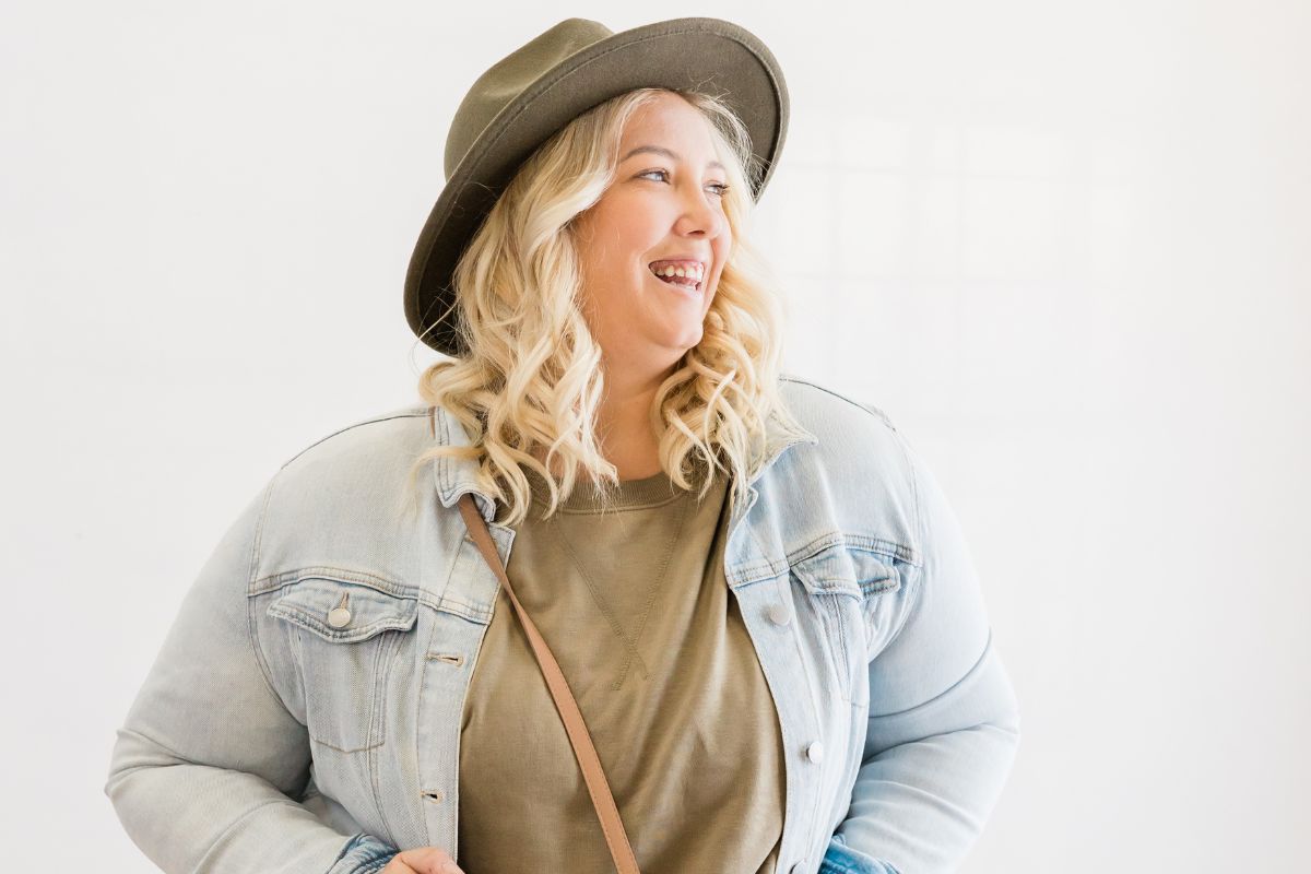 How Should A Jacket Fit A Woman (2) (1)