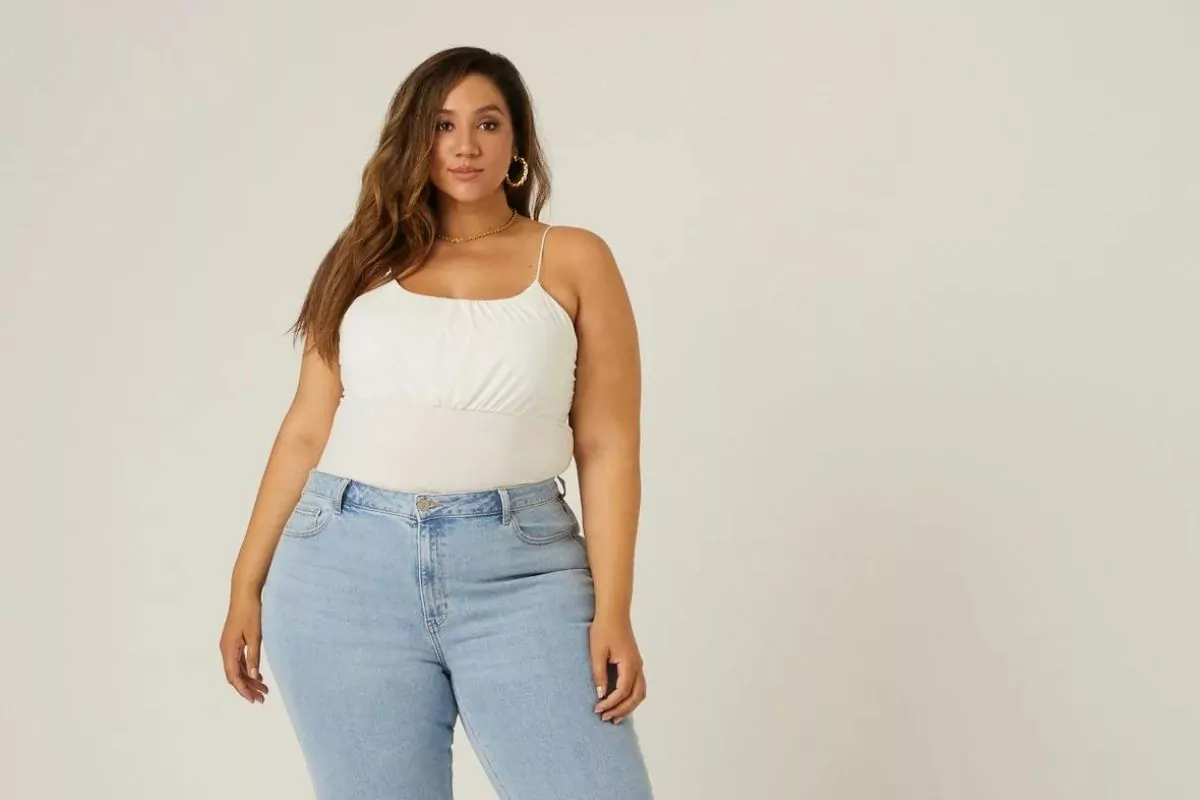 What Body Type Looks Best In High-Waisted Jeans?